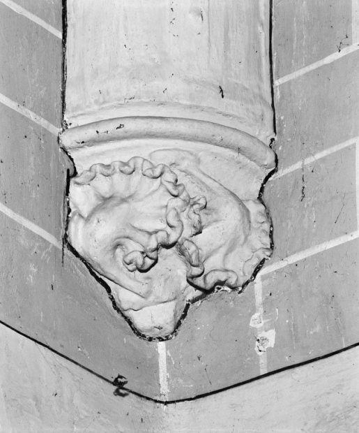 Chapelle droite : culot postérieur gauche. © Michel Rosso / Région Bourgogne-Franche-Comté, Inventaire du patrimoine - 1979