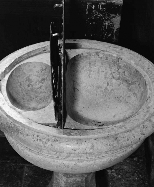 Détail de la cuve. © Michel Thierry / Région Bourgogne-Franche-Comté, Inventaire du patrimoine - 1979