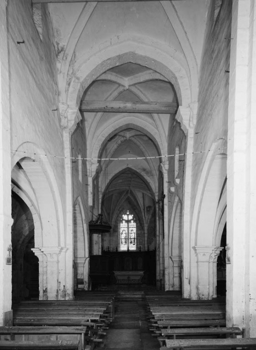 La nef et le choeur : vue prise de l'entrée. © Jean-Luc Duthu / Région Bourgogne-Franche-Comté, Inventaire du patrimoine - 1979