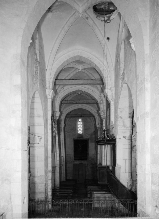 La nef : vue prise du choeur, depuis le maître-autel. © Jean-Luc Duthu / Région Bourgogne-Franche-Comté, Inventaire du patrimoine - 1979