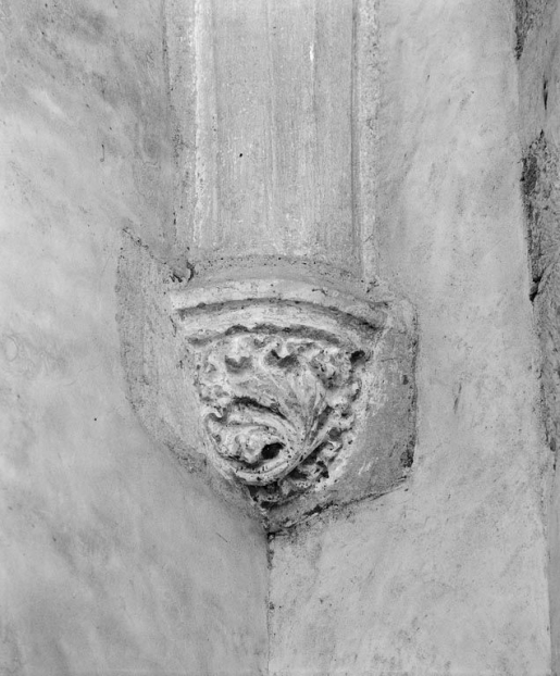 Détail du culot de l'angle antérieur droit du choeur. © Michel Thierry / Région Bourgogne-Franche-Comté, Inventaire du patrimoine - 1979