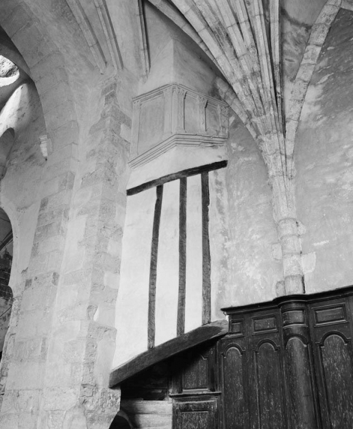 Détail de la cage d'escalier du clocher dans le choeur. © Michel Thierry / Région Bourgogne-Franche-Comté, Inventaire du patrimoine - 1979
