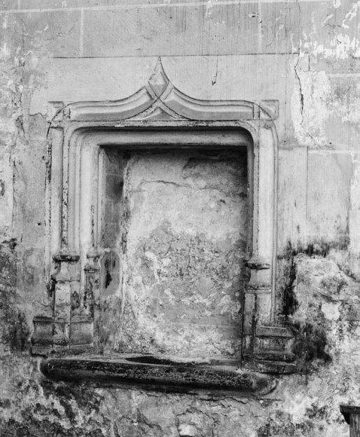 Chapelle droite : détail du lavabo. © Michel Thierry / Région Bourgogne-Franche-Comté, Inventaire du patrimoine - 1979