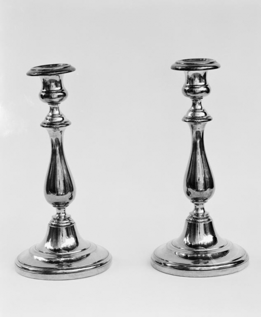 Paire de bougeoirs. © Jean-Luc Duthu / Région Bourgogne-Franche-Comté, Inventaire du patrimoine - 1979