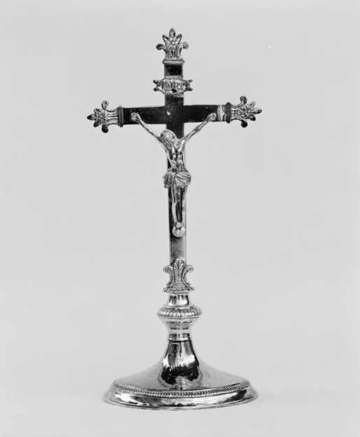 Vue de face d'une croix d'autel. © Jean-Luc Duthu / Région Bourgogne-Franche-Comté, Inventaire du patrimoine - 1979