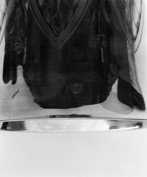 Détail du poinçon au bord de la coupe du calice. © Jean-Luc Duthu / Région Bourgogne-Franche-Comté, Inventaire du patrimoine - 1979