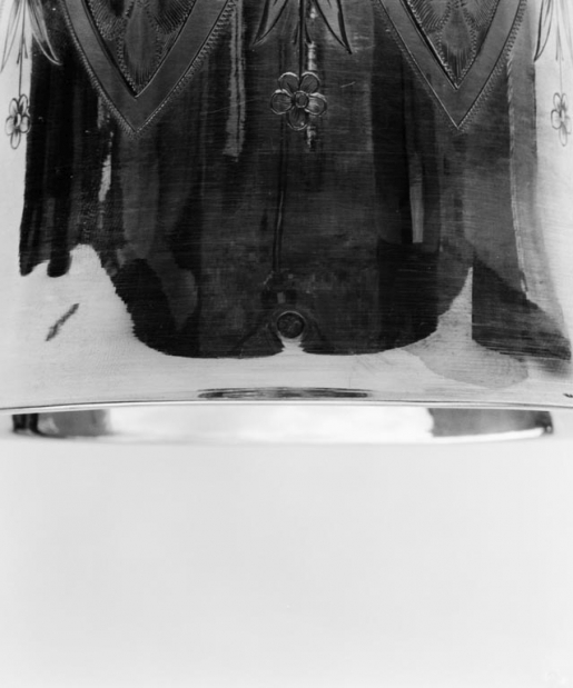 Détail du poinçon au bord de la coupe du calice. © Jean-Luc Duthu / Région Bourgogne-Franche-Comté, Inventaire du patrimoine - 1979