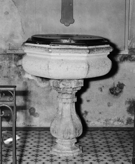 Fonts baptismaux. © Jean-Luc Duthu / Région Bourgogne-Franche-Comté, Inventaire du patrimoine - 1979