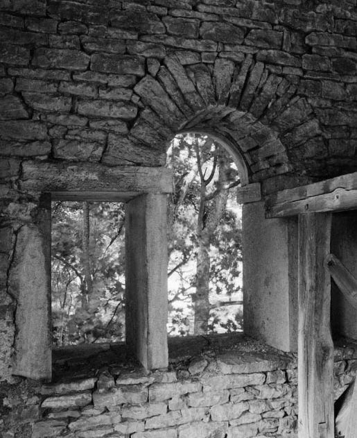 Vue intérieure des baies antérieures du clocher. © Michel Rosso / Région Bourgogne-Franche-Comté, Inventaire du patrimoine - 1979