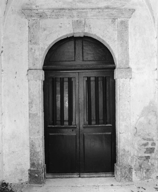 Vue du revers du portail du porche. © Michel Rosso / Région Bourgogne-Franche-Comté, Inventaire du patrimoine - 1979