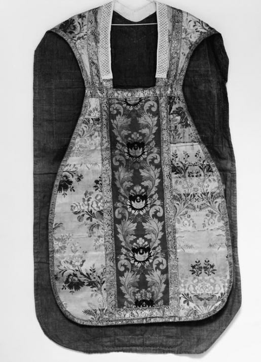 Vue de devant de la chasuble. © Jean-Luc Duthu / Région Bourgogne-Franche-Comté, Inventaire du patrimoine - 1979