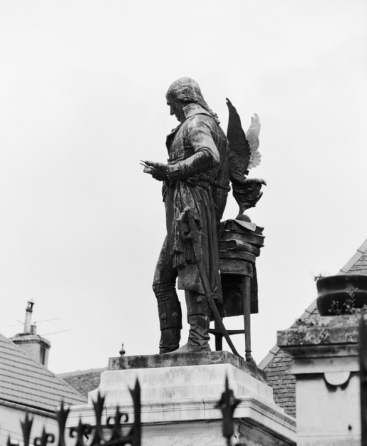Vue de 3/4 dos de la statue. © Michel Thierry / Région Bourgogne-Franche-Comté, Inventaire du patrimoine - 1980 Vue de 3/4 dos de la statue. © Michel Thierry / Région Bourgogne-Franche-Comté, Inventaire du patrimoine - 1980