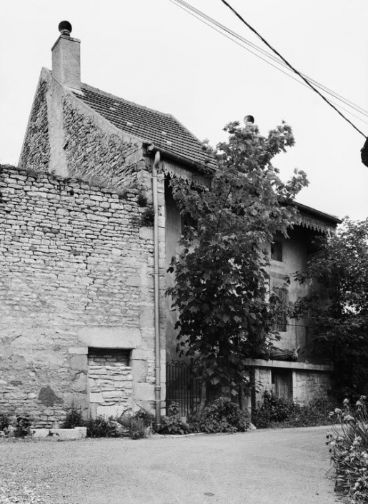 Vue d'ensemble de la maison sise parcelle 1845-46, section D7 du cadastre de 1940. © Michel Rosso / Région Bourgogne-Franche-Comté, Inventaire du patrimoine - 1980