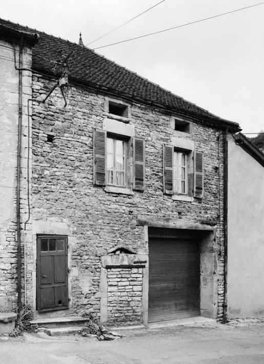 Façade de la maison sise parcelle 1593, section D7 du cadastre de 1940. © Michel Rosso / Région Bourgogne-Franche-Comté, Inventaire du patrimoine - 1980