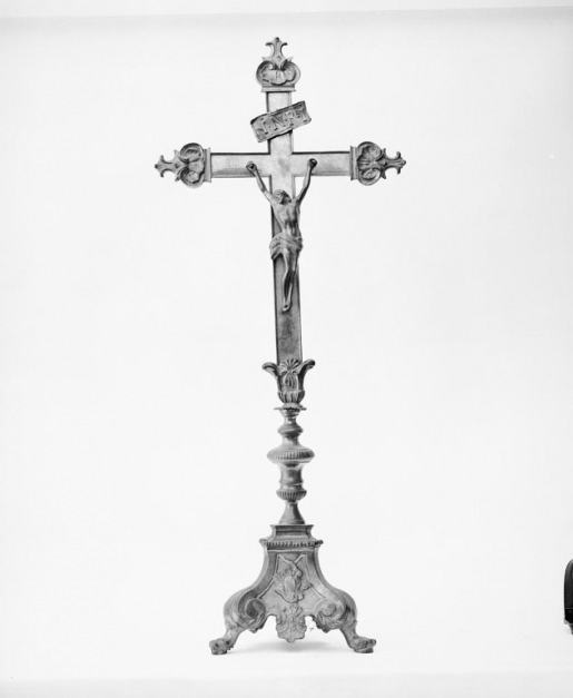 Vue d'ensemble de la croix d'autel. © Jean-Luc Duthu / Région Bourgogne-Franche-Comté, Inventaire du patrimoine - 1980