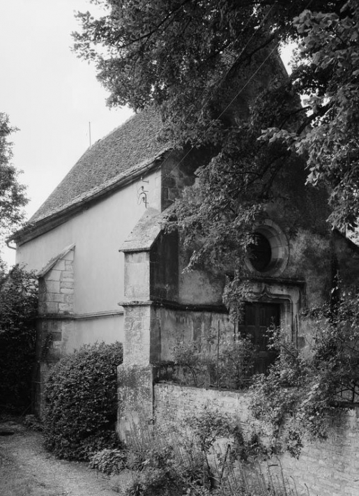 Façade et élévation gauche de la chapelle Saint-Denis. © Michel Thierry / Région Bourgogne-Franche-Comté, Inventaire du patrimoine - 1980