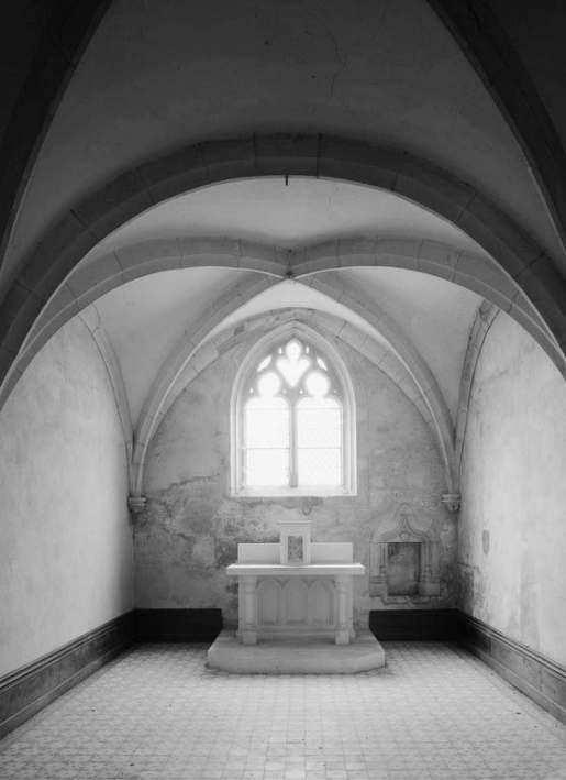 Intérieur de la chapelle Saint-Denis, vue depuis l'entrée. © Michel Thierry / Région Bourgogne-Franche-Comté, Inventaire du patrimoine - 1980