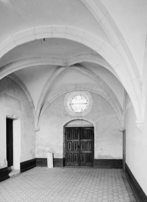 Intérieur de la chapelle Saint-Denis, vue depuis l'autel. © Michel Thierry / Région Bourgogne-Franche-Comté, Inventaire du patrimoine - 1980