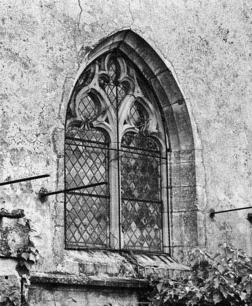 Fenêtre du chevet de la chapelle Saint-Denis. © Michel Rosso / Région Bourgogne-Franche-Comté, Inventaire du patrimoine - 1980