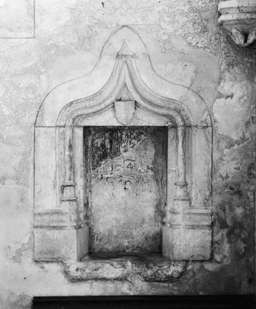 Lavabo de la chapelle Saint-Denis. © Michel Rosso / Région Bourgogne-Franche-Comté, Inventaire du patrimoine - 1980
