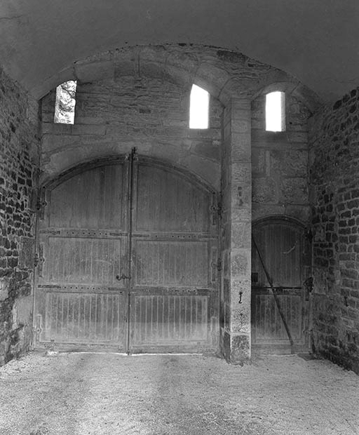 Tour-porche : intérieur du porche. © Michel Rosso / Région Bourgogne-Franche-Comté, Inventaire du patrimoine - 1980