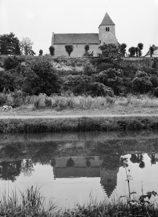 Vue d'ensemble depuis le canal. © Michel Rosso / Région Bourgogne-Franche-Comté, Inventaire du patrimoine - 1981