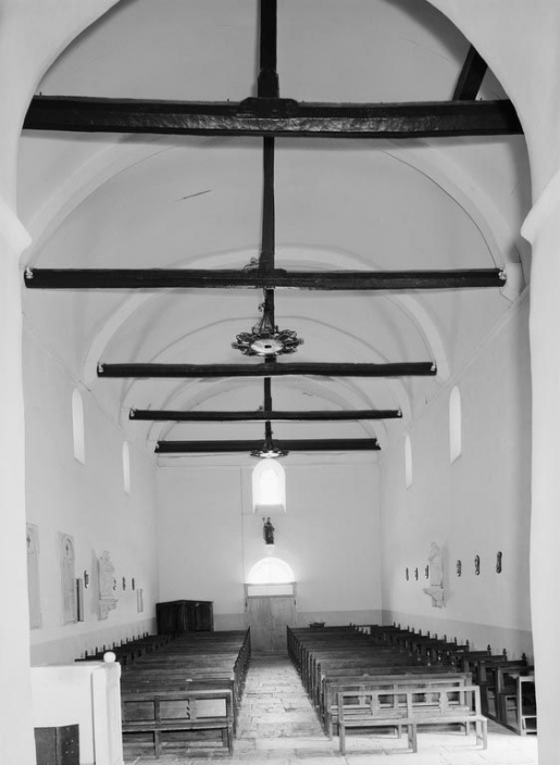 La nef, vue d'ensemble depuis la croisée du transept. © Michel Rosso / Région Bourgogne-Franche-Comté, Inventaire du patrimoine - 1981