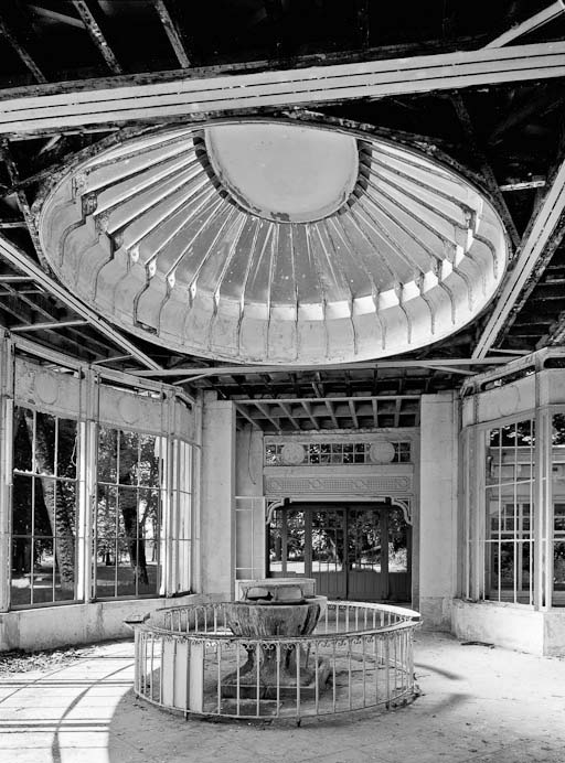  établissement thermal © Jean-Luc Duthu / Région Bourgogne-Franche-Comté, Inventaire du patrimoine - 1984