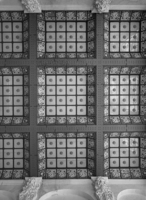 Hall d'entrée, plafond en céramique. © Jean-Luc Duthu / Région Bourgogne-Franche-Comté, Inventaire du patrimoine - 1984 Hall d'entrée, plafond en céramique. © Jean-Luc Duthu / Région Bourgogne-Franche-Comté, Inventaire du patrimoine - 1984