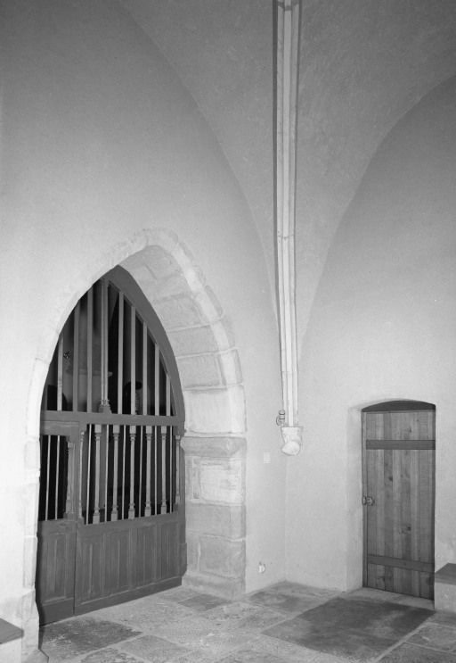 Chapelle seigneuriale, angle antérieur droit © Jean-Luc Duthu / Région Bourgogne-Franche-Comté, Inventaire du patrimoine - 1985