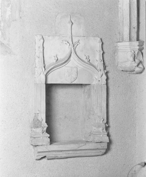 Chapelle seigneuriale, lavabo © Michel Thierry / Région Bourgogne-Franche-Comté, Inventaire du patrimoine - 1985