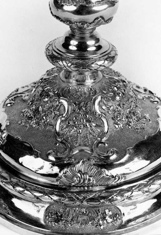 Détail du pied © Jean-Luc Duthu / Région Bourgogne-Franche-Comté, Inventaire du patrimoine - 1985