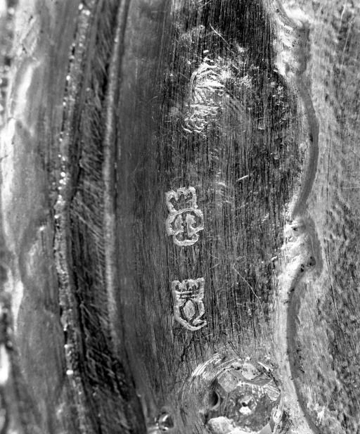 Détail des poinçons de maître et de charge et de la lettre date © Jean-Luc Duthu / Région Bourgogne-Franche-Comté, Inventaire du patrimoine - 1985