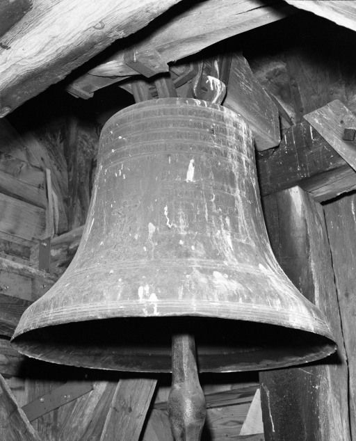 Vue générale de la 1ère cloche © Michel Thierry / Région Bourgogne-Franche-Comté, Inventaire du patrimoine - 1986