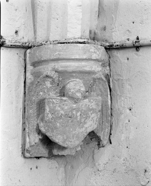 Chapelle seigneuriale, culot antérieur gauche © Jean-Luc Duthu / Région Bourgogne-Franche-Comté, Inventaire du patrimoine - 1986