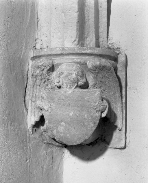 Chapelle seigneuriale, culot postérieur gauche © Jean-Luc Duthu / Région Bourgogne-Franche-Comté, Inventaire du patrimoine - 1986