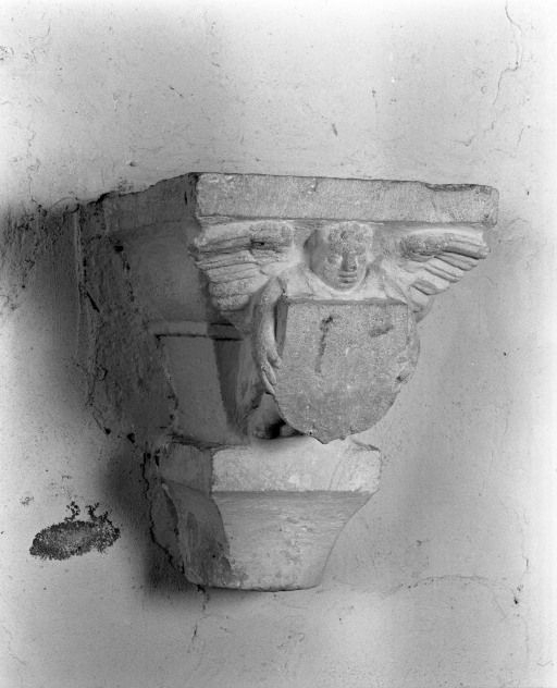 Nef, mur gauche, console © Jean-Luc Duthu / Région Bourgogne-Franche-Comté, Inventaire du patrimoine - 1986
