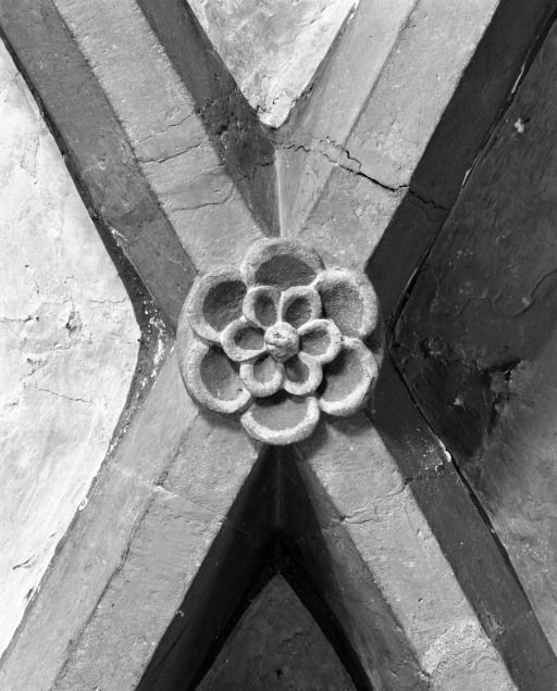 Choeur, clef de voûte de la première travée © Michel Thierry / Région Bourgogne-Franche-Comté, Inventaire du patrimoine - 1986