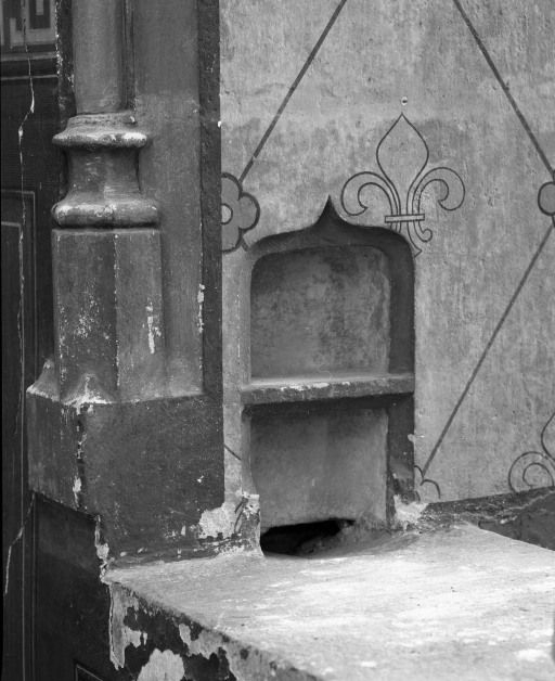 Chapelle latérale : lavabo © Michel Thierry / Région Bourgogne-Franche-Comté, Inventaire du patrimoine - 1986