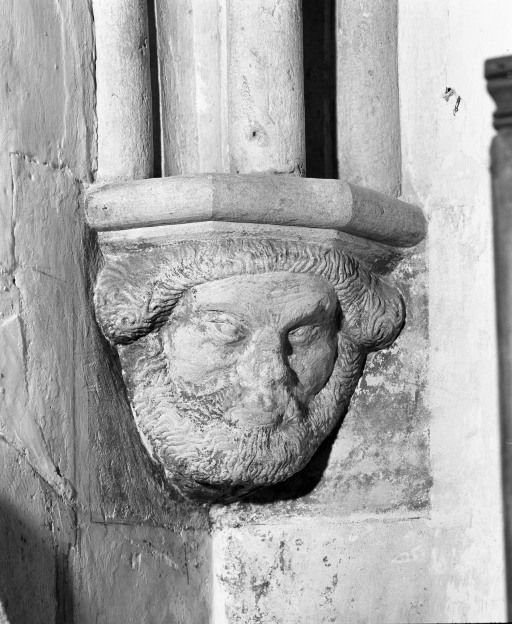 Première chapelle droite, culot antérieur droit © Jean-Luc Duthu / Région Bourgogne-Franche-Comté, Inventaire du patrimoine - 1986