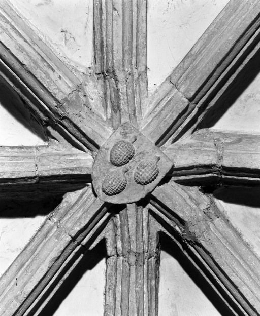 Deuxième chapelle droite, clef de voûte © Jean-Luc Duthu / Région Bourgogne-Franche-Comté, Inventaire du patrimoine - 1986