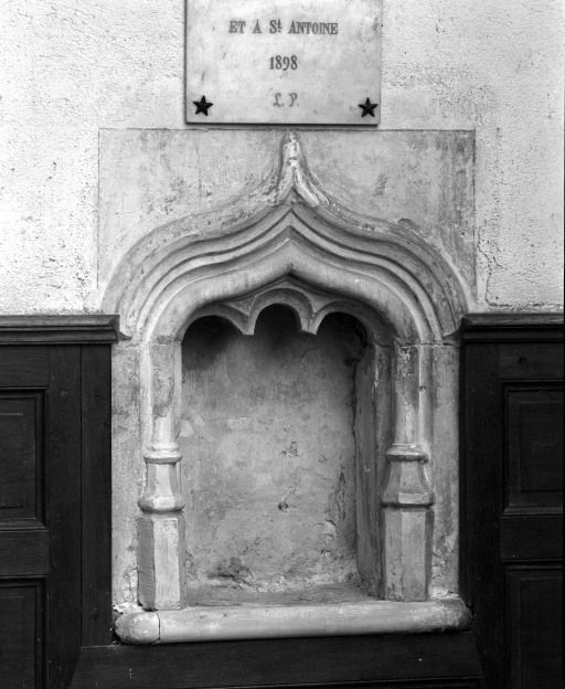 Deuxième chapelle gauche, 2e travée, lavabo © Jean-Luc Duthu / Région Bourgogne-Franche-Comté, Inventaire du patrimoine - 1986