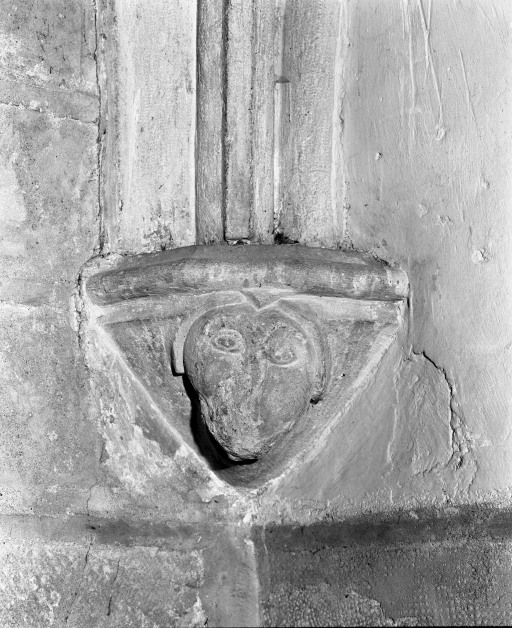 Deuxième chapelle gauche, 1ere travée, culot postérieur droit © Jean-Luc Duthu / Région Bourgogne-Franche-Comté, Inventaire du patrimoine - 1986