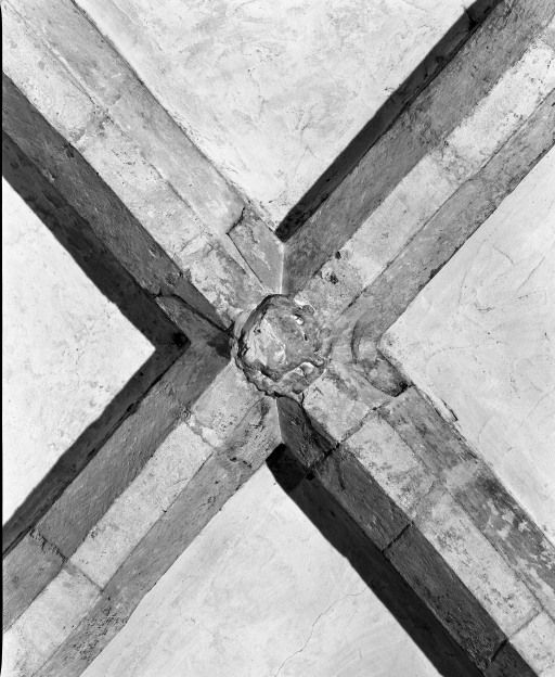 Bas-côté droit, 1ere clef de voûte © Jean-Luc Duthu / Région Bourgogne-Franche-Comté, Inventaire du patrimoine - 1986