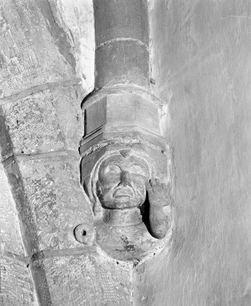 Bras gauche du transept, culot antérieur gauche © Jean-Luc Duthu / Région Bourgogne-Franche-Comté, Inventaire du patrimoine - 1986