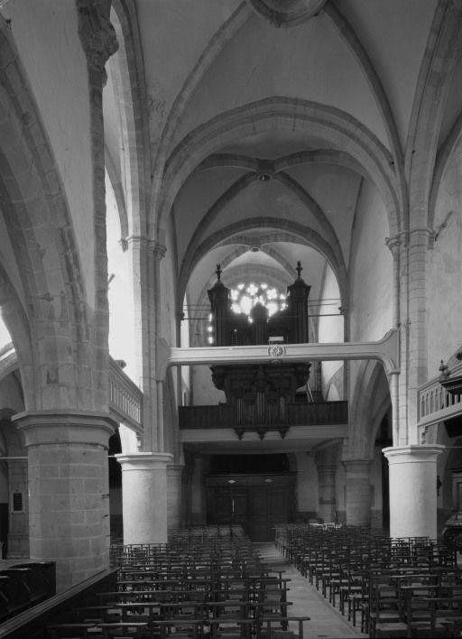 Nef, vue prise du choeur © Michel Thierry / Région Bourgogne-Franche-Comté, Inventaire du patrimoine - 1986