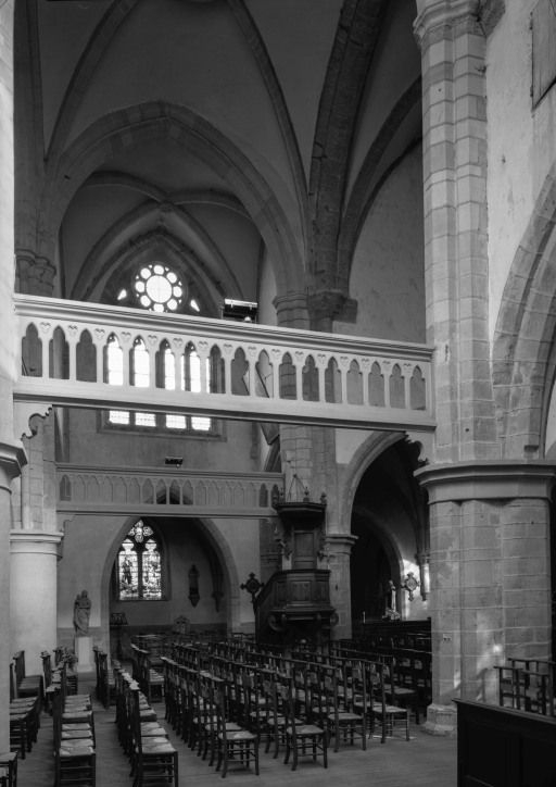 Transept, vue prise de la 3e chapelle droite © Michel Thierry / Région Bourgogne-Franche-Comté, Inventaire du patrimoine - 1986
