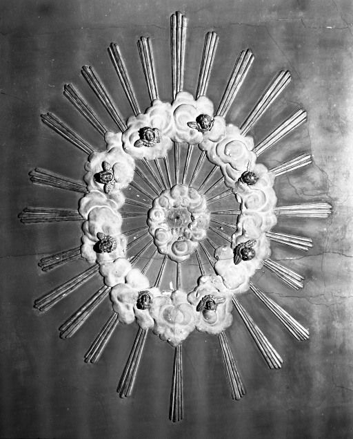 Chapelle, plafond, motif central © Michel Thierry / Région Bourgogne-Franche-Comté, Inventaire du patrimoine - 1987