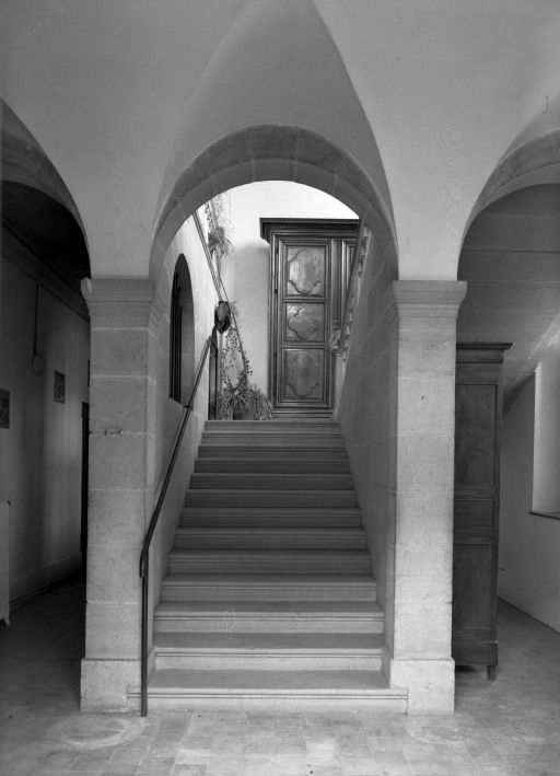 Aile droite, volée inférieure de l'escalier © Jean-Luc Duthu / Région Bourgogne-Franche-Comté, Inventaire du patrimoine - 1987