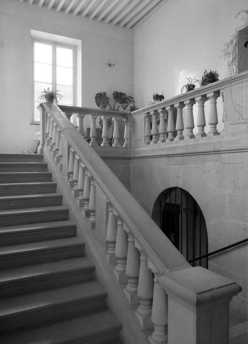 Aile droite, volée supérieure de l'escalier © Jean-Luc Duthu / Région Bourgogne-Franche-Comté, Inventaire du patrimoine - 1987